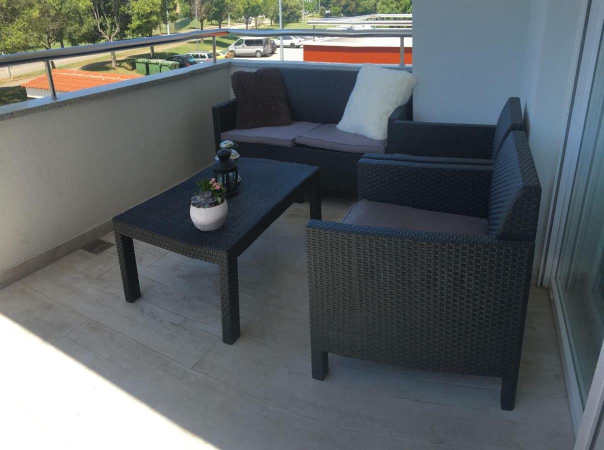 Holly Apartman Umago Exterior foto